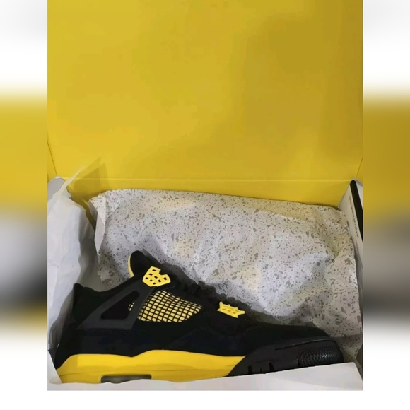 Nike Air Jordan 4 Retro Thunder DH6927-017 Men US 10/ Women size 11.5 New In Box - Picture 2 of 16